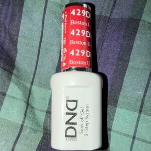 BRAND NEW DND Boston University gel polish